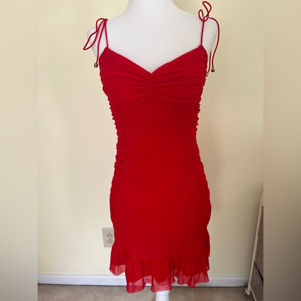 Selfie Leslie red dress